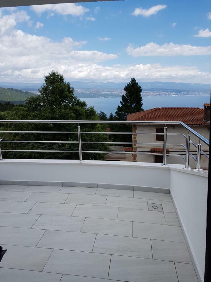 Villa Nino Ловран Екстериор снимка
