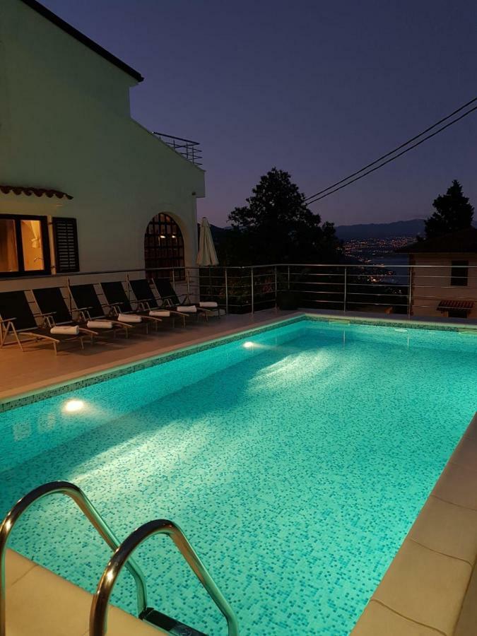 Villa Nino Ловран Екстериор снимка